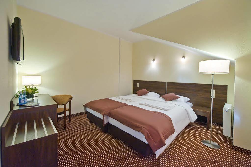 Hotel Cztery Brzozy Gdansk Kowale Kowale  Exterior foto